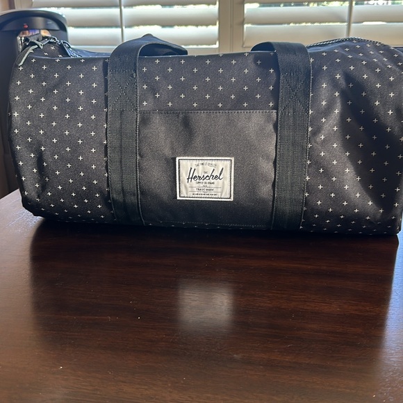 BAG HERSCHEL SUPPLY CO. SUTTON MID-VOLUME DUFFLE BAG- like new, missing strap - Picture 5 of 10